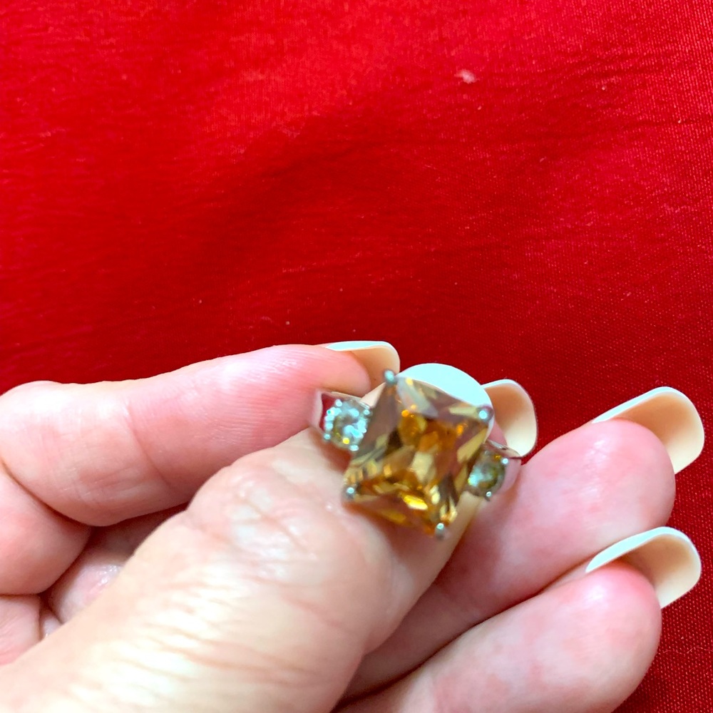 Yellow topaz woman’s ring